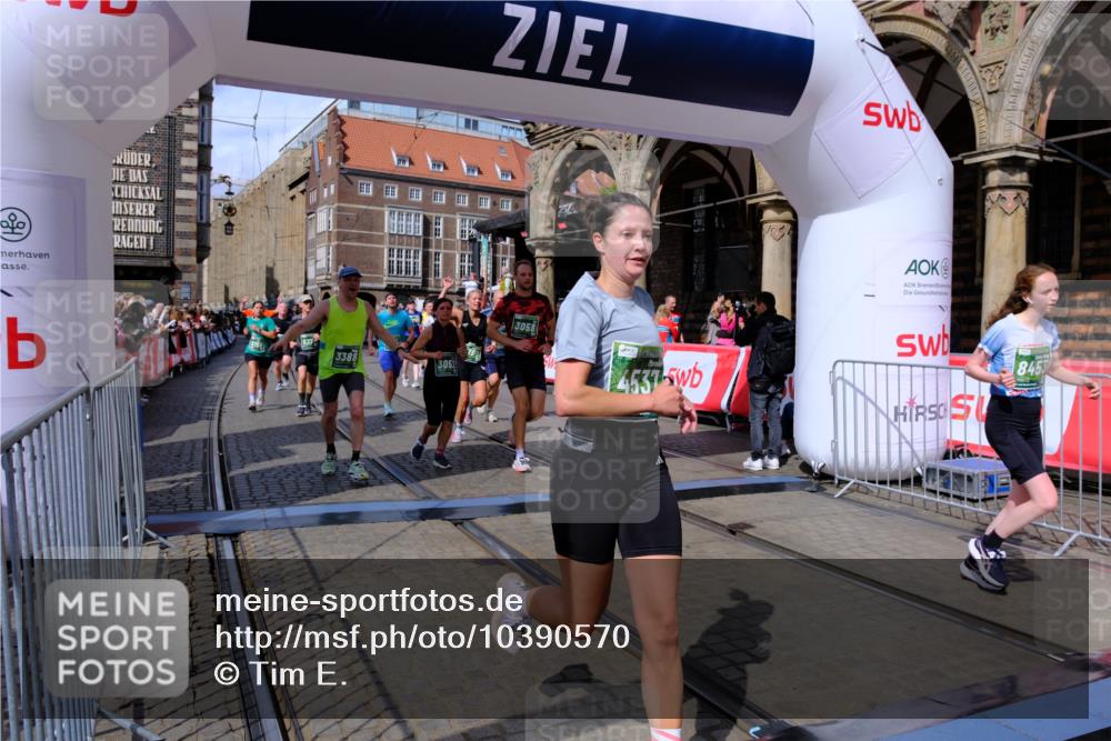 13.09.2026 - 21. swb-Marathon Bremen Tim E. http://msf.ph/oto/10390570 13.09.2026 13:34:58 Ziel 784, 809, 1210, 1395, 1871, 1967, 2525, 2561, 2831, 3052, 3058, 3318, 3353, 3380, 3388, 3409, 3765, 3842, 4537, 5378, 5488, 5694, 5760, 6128, 6168, 6244, 7168, 7443, 7833, 8182, 8381, 8453, 8493, 8552, 8683, 9038, 9751, 9788, 9820 meine-sportfotos.de