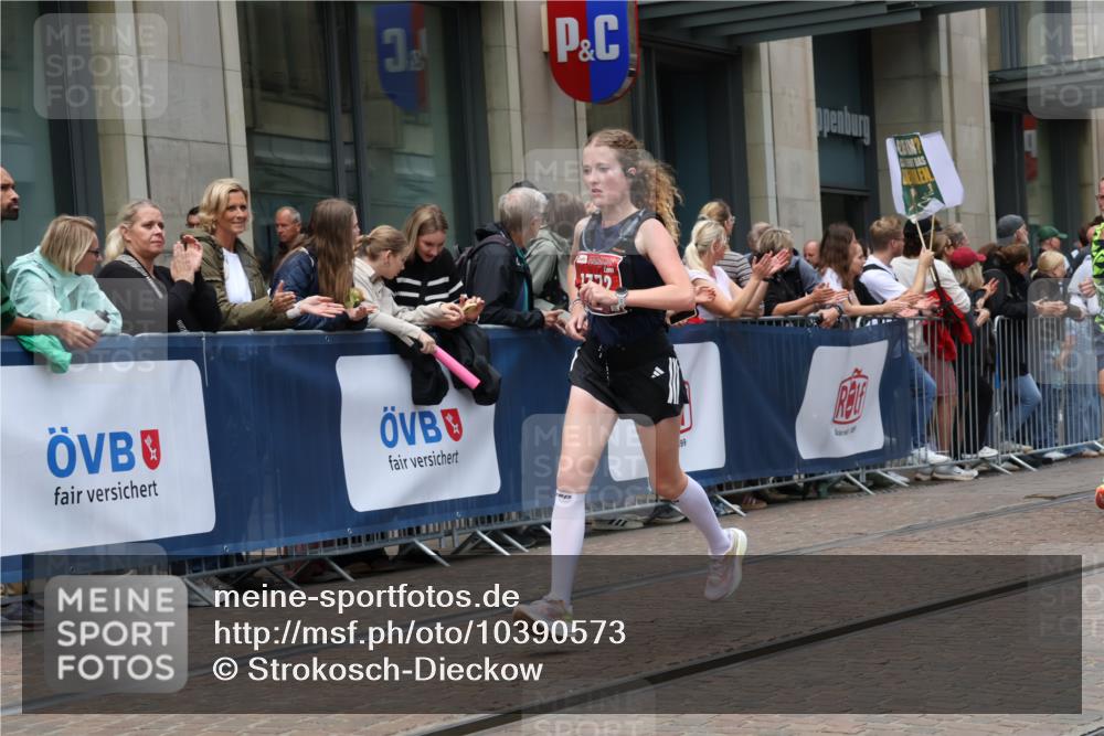 13.09.2026 - 21. swb-Marathon Bremen Strokosch-Dieckow http://msf.ph/oto/10390573 13.09.2026 13:03:37 Ziel 895, 1587, 2094, 2889, 3500, 4236, 8096, 9061, 9129, 9544, 9642, 1090, 1372, 1950, 3092, 5024, 5143, 5719, 6973, 7206, 7715 meine-sportfotos.de