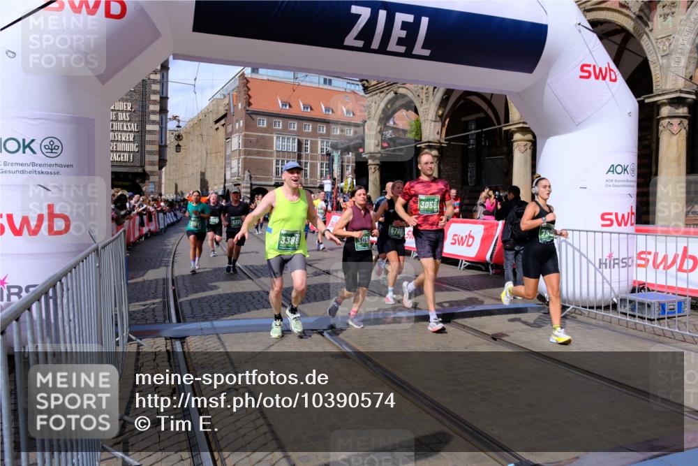 13.09.2026 - 21. swb-Marathon Bremen Tim E. http://msf.ph/oto/10390574 13.09.2026 13:34:59 Ziel 809, 1210, 1395, 1871, 1967, 2525, 2561, 2831, 3052, 3058, 3318, 3353, 3380, 3388, 3409, 3765, 3842, 4537, 5378, 5415, 5488, 5694, 5760, 6128, 6168, 6244, 7168, 7443, 7833, 8182, 8381, 8453, 8493, 8552, 8683, 9038, 9751, 9788, 9820, 13180 meine-sportfotos.de