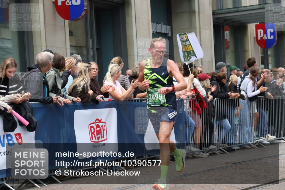 13.09.2026 - 21. swb-Marathon Bremen Strokosch-Dieckow http://msf.ph/oto/10390577 13.09.2026 13:03:38 Ziel 895, 1587, 2094, 2889, 3500, 4236, 8096, 9061, 9129, 9544, 9642, 1090, 1372, 1950, 3092, 5024, 5143, 5719, 6973, 7715 meine-sportfotos.de