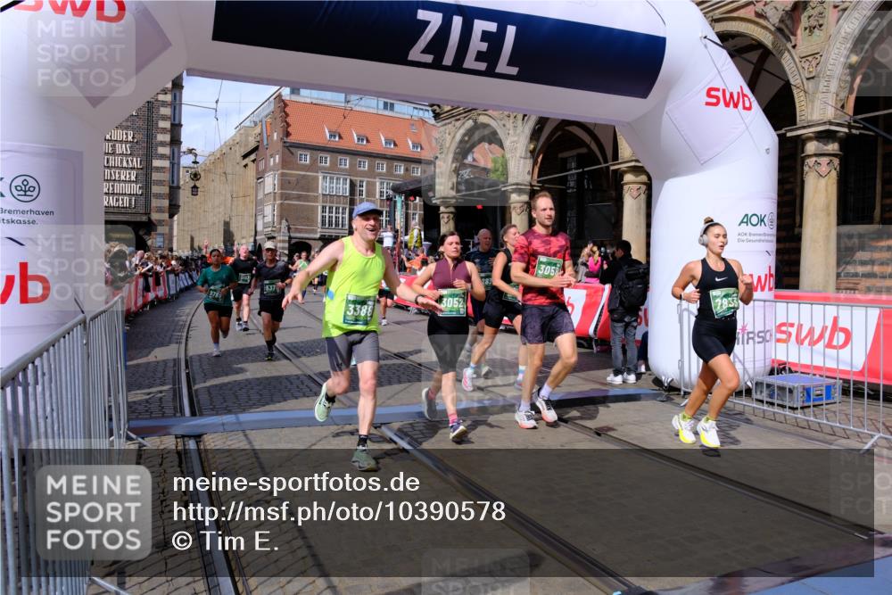 13.09.2026 - 21. swb-Marathon Bremen Tim E. http://msf.ph/oto/10390578 13.09.2026 13:34:59 Ziel 809, 1210, 1395, 1871, 1967, 2525, 2561, 2831, 3052, 3058, 3318, 3353, 3380, 3388, 3409, 3765, 3842, 4537, 5378, 5415, 5488, 5694, 5760, 6128, 6168, 6244, 7168, 7443, 7833, 8182, 8381, 8453, 8493, 8552, 8683, 9038, 9751, 9788, 9820, 13180 meine-sportfotos.de
