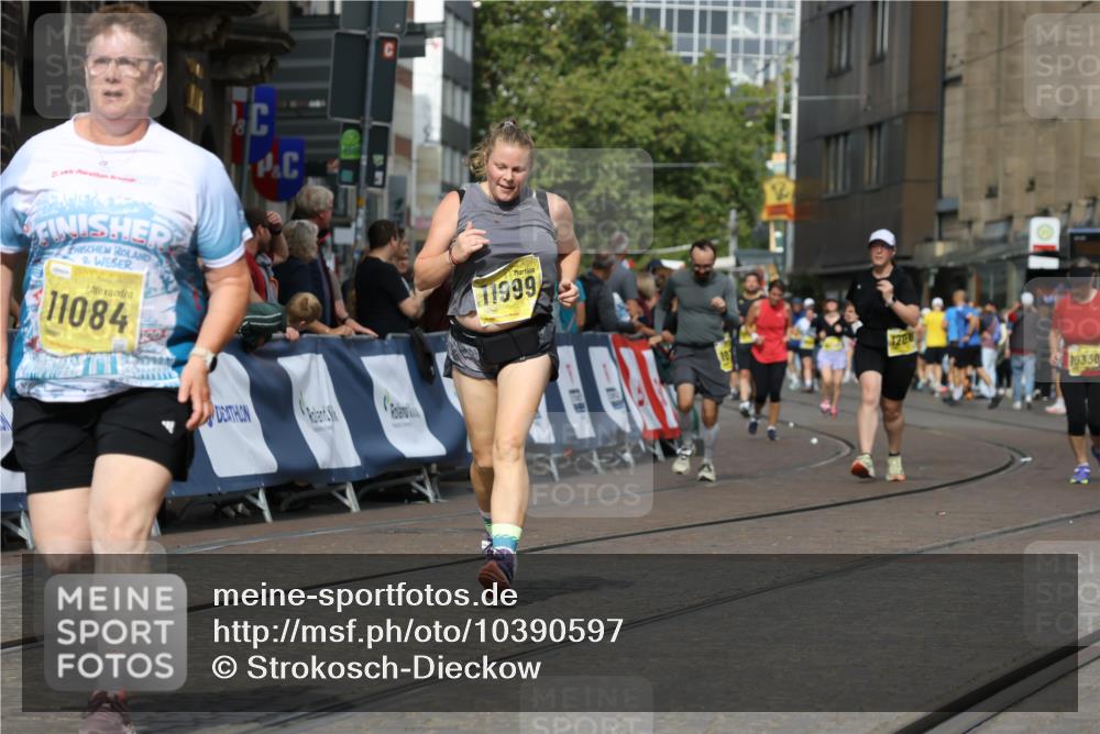 13.09.2026 - 21. swb-Marathon Bremen Strokosch-Dieckow http://msf.ph/oto/10390597 13.09.2026 11:13:45 Ziel 10484, 10545, 10883, 11392, 11670, 11954, 12280, 12460, 12521, 10330, 10491, 10799, 10880, 11078 meine-sportfotos.de