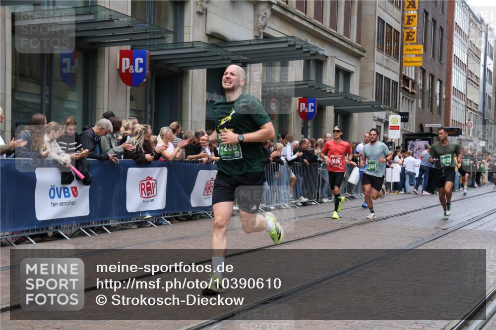 13.09.2026 - 21. swb-Marathon Bremen Strokosch-Dieckow http://msf.ph/oto/10390610 13.09.2026 13:03:44 Ziel 895, 2094, 2889, 3500, 4110, 4236, 6815, 8096, 9061, 9129, 9544, 9642, 9813, 1090, 1372, 1587, 1950, 3092, 5024, 5143, 5719, 6973, 7715, 8096 meine-sportfotos.de