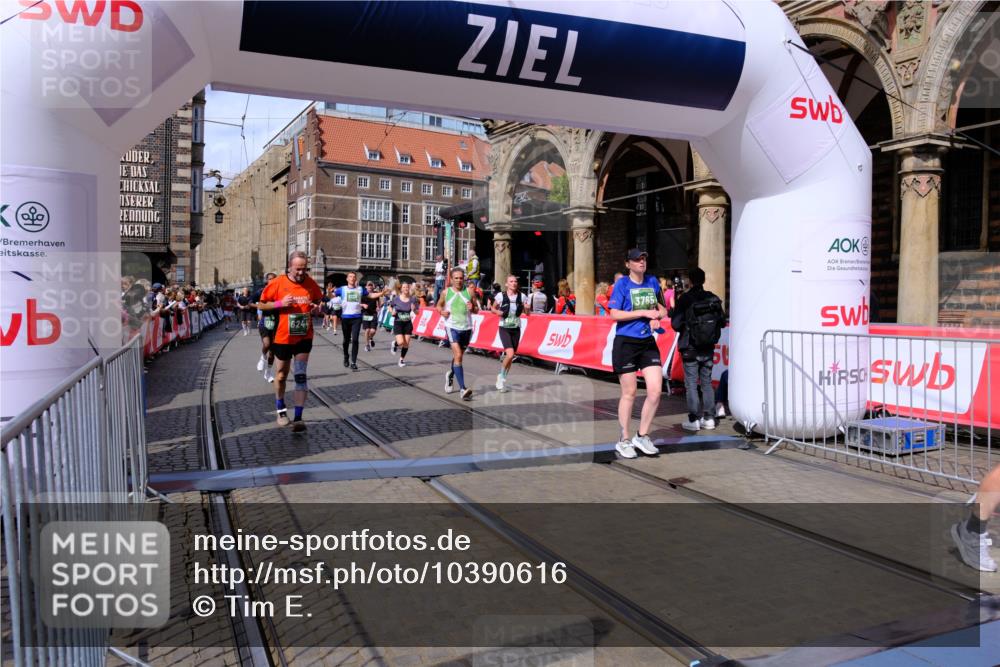 13.09.2026 - 21. swb-Marathon Bremen Tim E. http://msf.ph/oto/10390616 13.09.2026 13:35:03 Ziel 489, 1210, 1395, 1967, 2525, 2561, 2755, 2831, 3052, 3058, 3181, 3217, 3353, 3380, 3388, 3765, 3768, 3842, 4537, 5378, 5415, 5684, 5694, 5760, 6085, 6128, 6168, 6244, 7443, 7462, 7833, 8155, 8182, 8453, 8493, 8552, 8683, 9038, 9751, 9788, 9820, 13180 meine-sportfotos.de
