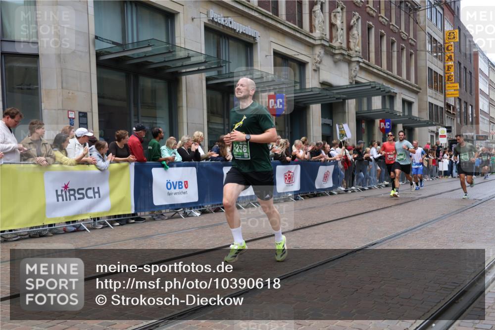 13.09.2026 - 21. swb-Marathon Bremen Strokosch-Dieckow http://msf.ph/oto/10390618 13.09.2026 13:03:44 Ziel 895, 2094, 2889, 3500, 4110, 4236, 6815, 8096, 9061, 9129, 9544, 9642, 9813, 1090, 1372, 1587, 1950, 3092, 5024, 5143, 5719, 6973, 7715, 8096 meine-sportfotos.de