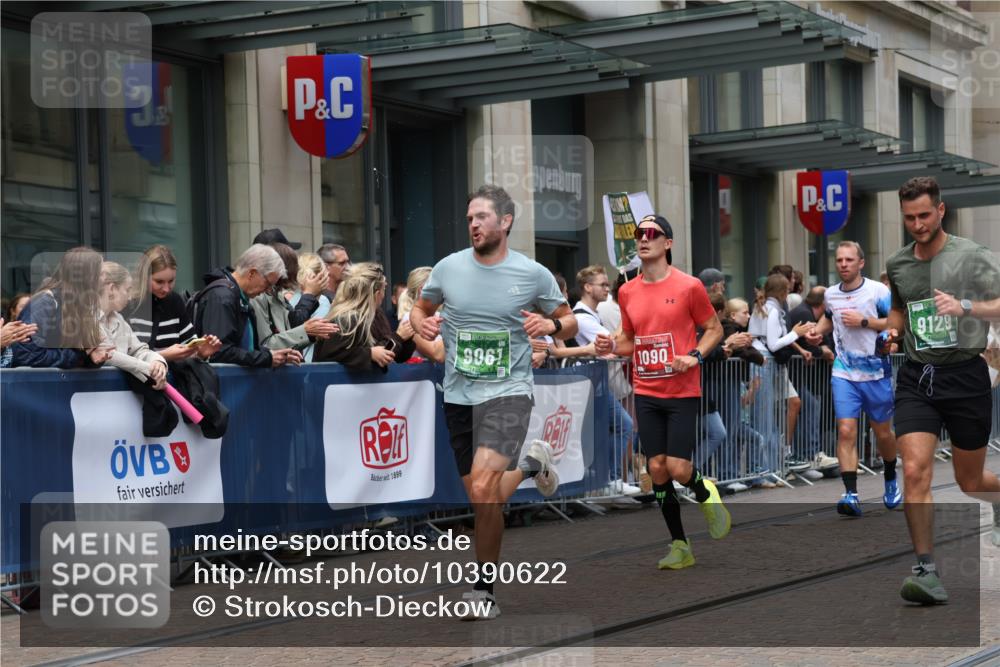 13.09.2026 - 21. swb-Marathon Bremen Strokosch-Dieckow http://msf.ph/oto/10390622 13.09.2026 13:03:46 Ziel 895, 2094, 2889, 3424, 3500, 4110, 4236, 6815, 9061, 9129, 9544, 9642, 9813, 1090, 1372, 1587, 1950, 3092, 5024, 5143, 5719, 6973, 7715, 8096 meine-sportfotos.de