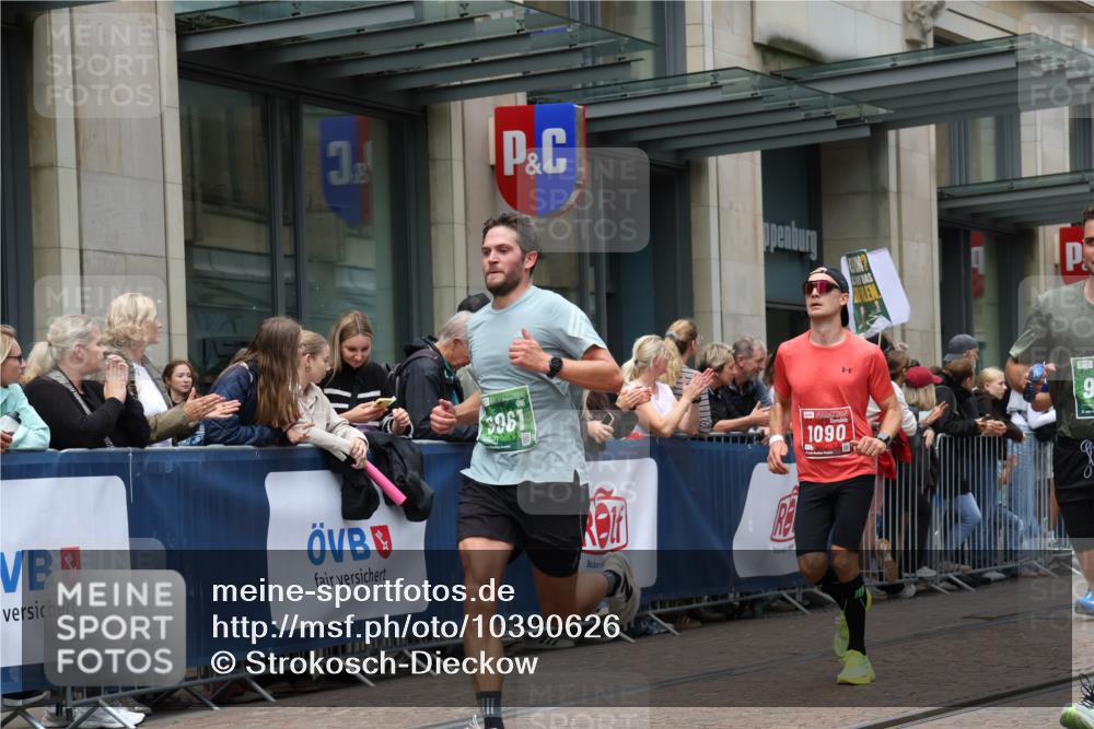 13.09.2026 - 21. swb-Marathon Bremen Strokosch-Dieckow http://msf.ph/oto/10390626 13.09.2026 13:03:46 Ziel 895, 2094, 2889, 3424, 3500, 4110, 4236, 6815, 9061, 9129, 9544, 9642, 9813, 1090, 1372, 1587, 1950, 3092, 5024, 5143, 5719, 6973, 7715, 8096 meine-sportfotos.de