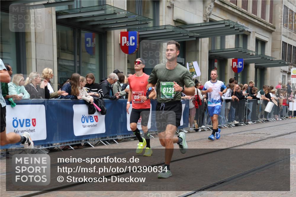 13.09.2026 - 21. swb-Marathon Bremen Strokosch-Dieckow http://msf.ph/oto/10390634 13.09.2026 13:03:47 Ziel 895, 2094, 2889, 3424, 3500, 4110, 4236, 6815, 9061, 9129, 9544, 9642, 9813, 1090, 1587, 1950, 3092, 5024, 5143, 5719, 6973, 7715, 8096 meine-sportfotos.de