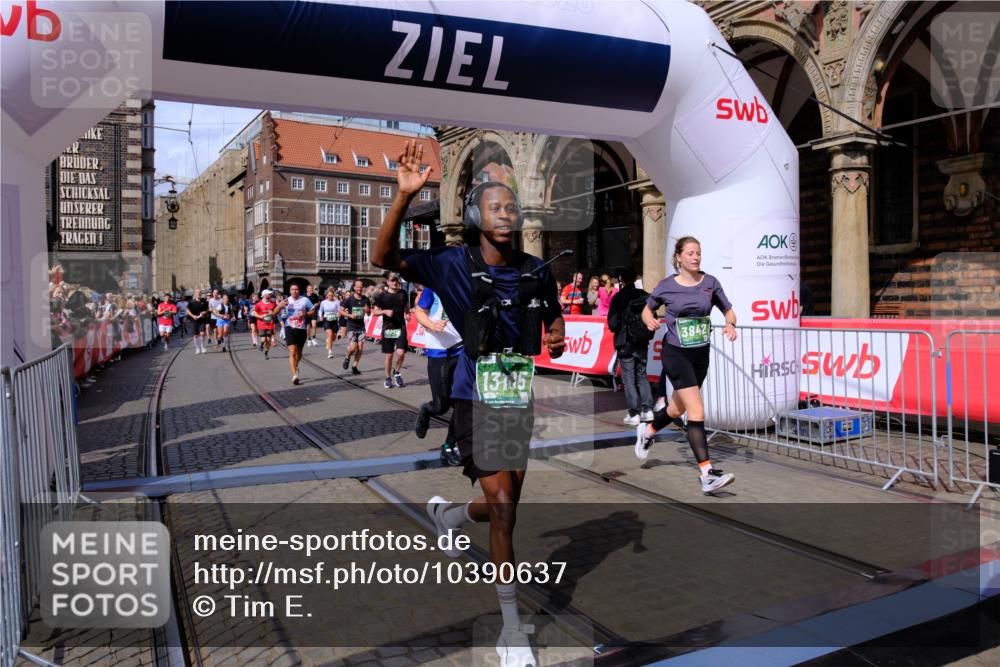 13.09.2026 - 21. swb-Marathon Bremen Tim E. http://msf.ph/oto/10390637 13.09.2026 13:35:06 Ziel 489, 1210, 1395, 1967, 2413, 2525, 2561, 2755, 2831, 3052, 3058, 3181, 3217, 3353, 3380, 3388, 3765, 3768, 3842, 5378, 5415, 5684, 5694, 5760, 6085, 6128, 6168, 6244, 6627, 6655, 6756, 7443, 7462, 7833, 8155, 8182, 8493, 8515, 8552, 8623, 8683, 9038, 9788, 9820, 13180 meine-sportfotos.de