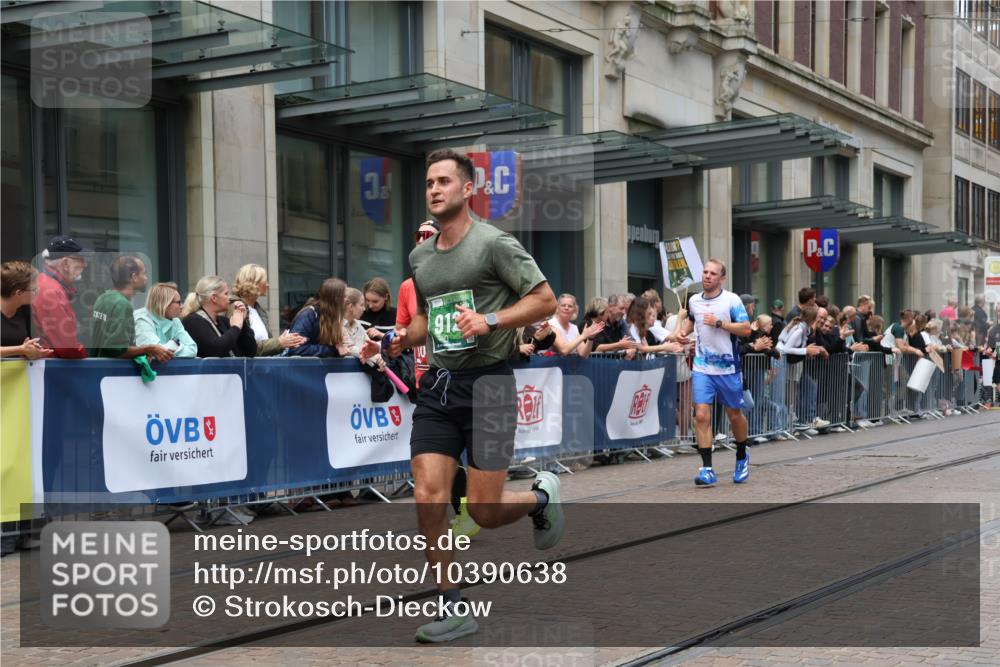 13.09.2026 - 21. swb-Marathon Bremen Strokosch-Dieckow http://msf.ph/oto/10390638 13.09.2026 13:03:47 Ziel 895, 2094, 2889, 3424, 3500, 4110, 4236, 6815, 9061, 9129, 9544, 9642, 9813, 1090, 1587, 1950, 3092, 5024, 5143, 5719, 6973, 7715, 8096 meine-sportfotos.de