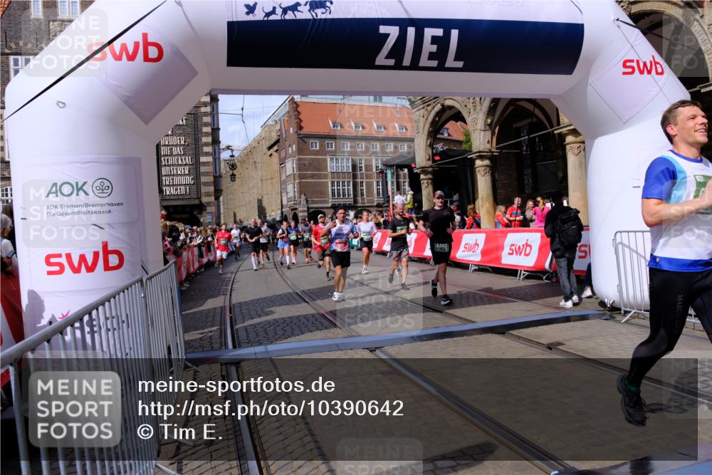 13.09.2026 - 21. swb-Marathon Bremen Tim E. http://msf.ph/oto/10390642 13.09.2026 13:35:07 Ziel 489, 1210, 1967, 2413, 2430, 2525, 2561, 2755, 2831, 3181, 3217, 3353, 3380, 3765, 3768, 3842, 5378, 5415, 5684, 5694, 6085, 6128, 6168, 6244, 6627, 6655, 6756, 7443, 7462, 8155, 8182, 8493, 8515, 8552, 8623, 8683, 9038, 9788, 9820, 13180 meine-sportfotos.de