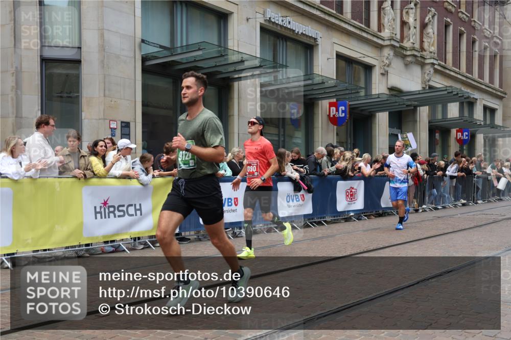 13.09.2026 - 21. swb-Marathon Bremen Strokosch-Dieckow http://msf.ph/oto/10390646 13.09.2026 13:03:48 Ziel 895, 2094, 2889, 3424, 3500, 4110, 4236, 6815, 9061, 9129, 9544, 9642, 9813, 1090, 1587, 1950, 2889, 3092, 5024, 5143, 5719, 6973, 8096 meine-sportfotos.de