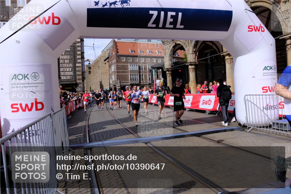13.09.2026 - 21. swb-Marathon Bremen Tim E. http://msf.ph/oto/10390647 13.09.2026 13:35:07 Ziel 489, 1210, 1967, 2413, 2430, 2525, 2561, 2755, 2831, 3181, 3217, 3353, 3380, 3765, 3768, 3842, 5378, 5415, 5684, 5694, 6085, 6128, 6168, 6244, 6627, 6655, 6756, 7443, 7462, 8155, 8182, 8493, 8515, 8552, 8623, 8683, 9038, 9788, 9820, 13180 meine-sportfotos.de