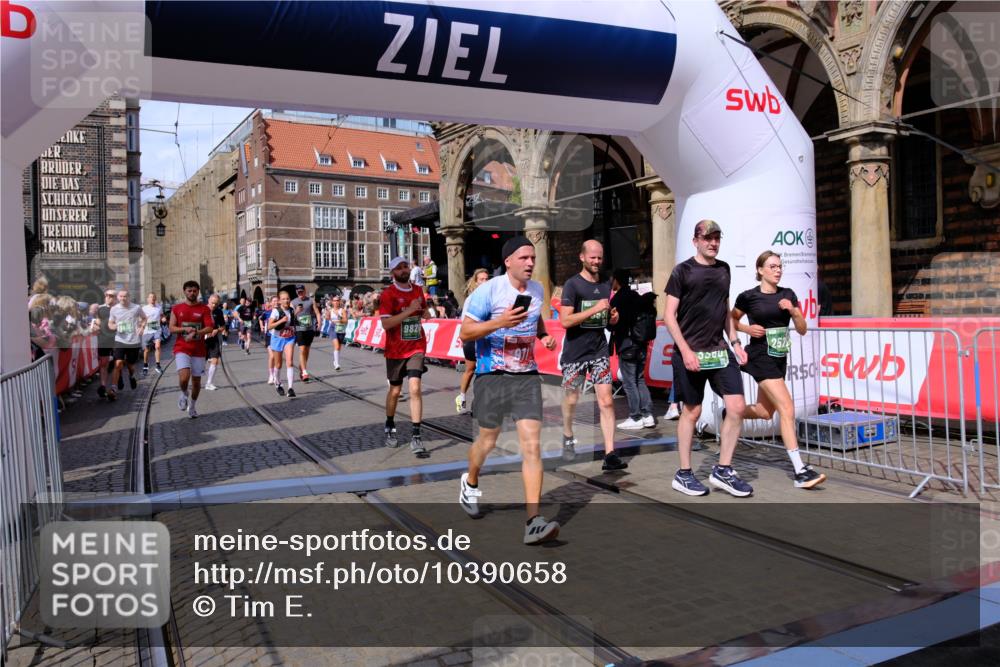 13.09.2026 - 21. swb-Marathon Bremen Tim E. http://msf.ph/oto/10390658 13.09.2026 13:35:09 Ziel 489, 1210, 1967, 2413, 2430, 2525, 2561, 2755, 3181, 3217, 3353, 3380, 3765, 3768, 3842, 5415, 5684, 6085, 6128, 6168, 6244, 6627, 6655, 6756, 7443, 7462, 8155, 8182, 8493, 8515, 8552, 8623, 8683, 9038, 9820, 13017, 13018, 13180 meine-sportfotos.de