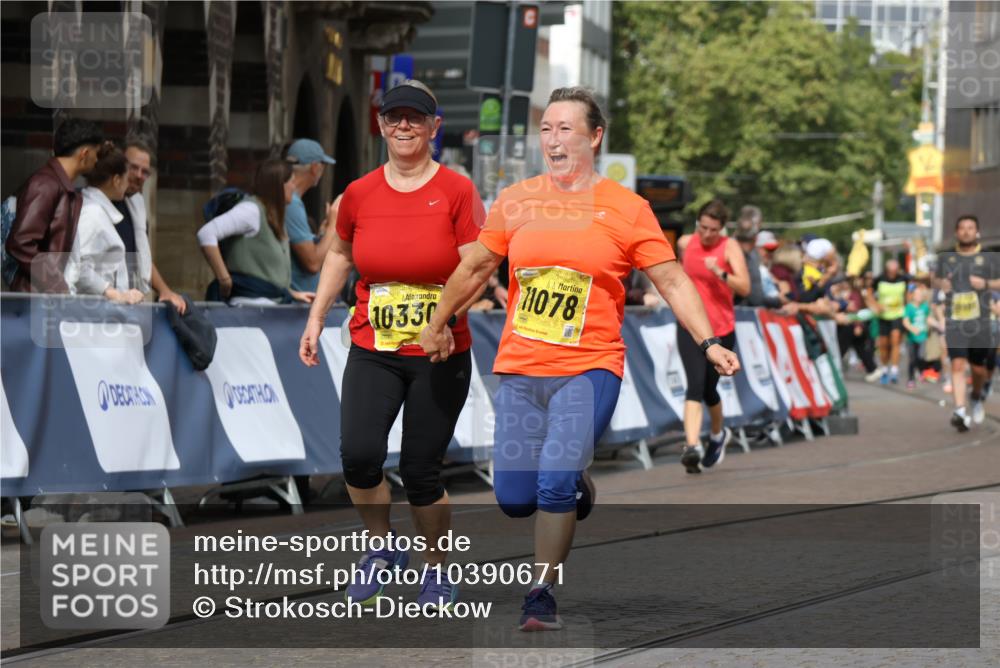 13.09.2026 - 21. swb-Marathon Bremen Strokosch-Dieckow http://msf.ph/oto/10390671 13.09.2026 11:13:55 Ziel 10484, 10545, 10766, 10883, 10889, 11084, 11392, 11670, 11954, 11999, 12010, 12280, 12460, 12521, 10491, 10799, 10880, 11027, 11902 meine-sportfotos.de