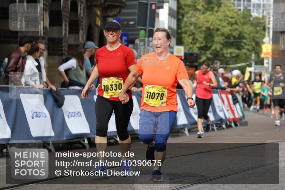 13.09.2026 - 21. swb-Marathon Bremen Strokosch-Dieckow http://msf.ph/oto/10390675 13.09.2026 11:13:55 Ziel 10484, 10545, 10766, 10883, 10889, 11084, 11392, 11670, 11954, 11999, 12010, 12280, 12460, 12521, 10491, 10799, 10880, 11027, 11902 meine-sportfotos.de