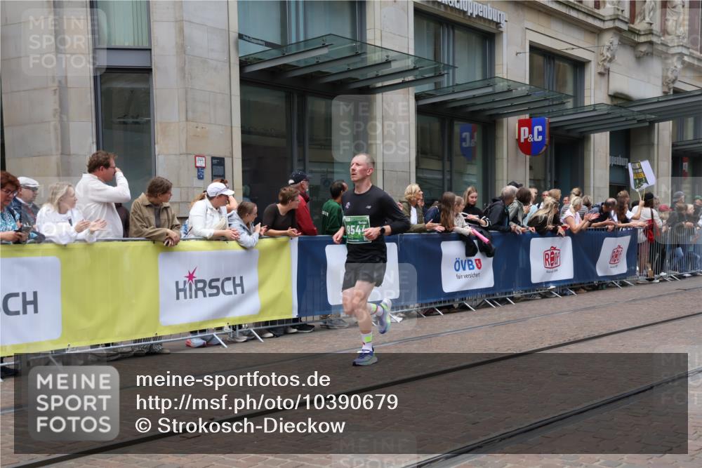 13.09.2026 - 21. swb-Marathon Bremen Strokosch-Dieckow http://msf.ph/oto/10390679 13.09.2026 13:03:51 Ziel 895, 2094, 3284, 3424, 3500, 4110, 4236, 4239, 6815, 9061, 9129, 9544, 9813, 1090, 1587, 2889, 3092, 3500, 5024, 5143, 5719, 6973, 8096, 9642 meine-sportfotos.de