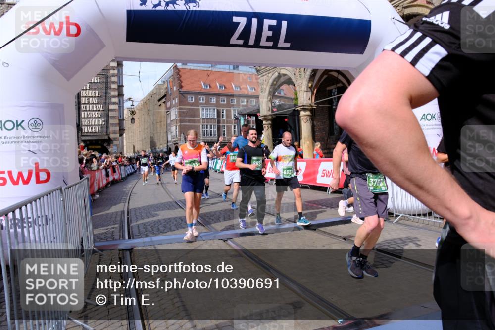 13.09.2026 - 21. swb-Marathon Bremen Tim E. http://msf.ph/oto/10390691 13.09.2026 13:35:17 Ziel 489, 1210, 2413, 2430, 2492, 2561, 2755, 3063, 3181, 3217, 3768, 4487, 5125, 5415, 5647, 5684, 6085, 6391, 6403, 6627, 6655, 6756, 7123, 7405, 7443, 7462, 7750, 8155, 8515, 8623, 9017, 9038, 9216, 9820, 13017, 13018, 13051, 13060, 13180 meine-sportfotos.de