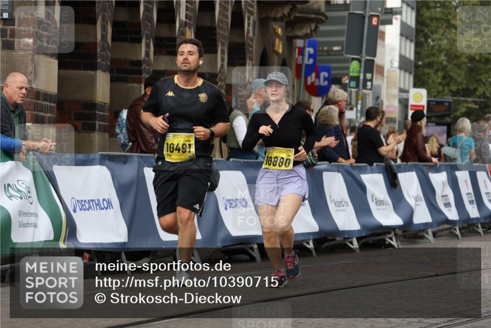 13.09.2026 - 21. swb-Marathon Bremen Strokosch-Dieckow http://msf.ph/oto/10390715 13.09.2026 11:14:06 Ziel 10330, 10766, 10889, 11078, 11084, 11999, 12010, 10395, 10396, 10402, 10586, 10784, 10854, 11233, 11535, 11703, 11864, 12100 meine-sportfotos.de