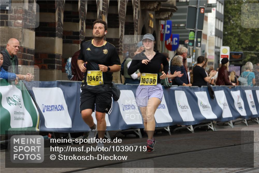 13.09.2026 - 21. swb-Marathon Bremen Strokosch-Dieckow http://msf.ph/oto/10390719 13.09.2026 11:14:06 Ziel 10330, 10766, 10889, 11078, 11084, 11999, 12010, 10395, 10396, 10402, 10586, 10784, 10854, 11233, 11535, 11703, 11864, 12100 meine-sportfotos.de