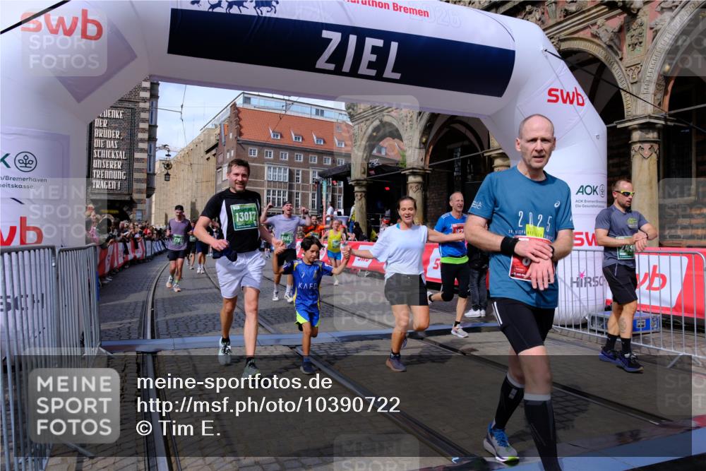 13.09.2026 - 21. swb-Marathon Bremen Tim E. http://msf.ph/oto/10390722 13.09.2026 13:35:22 Ziel 489, 536, 2366, 2413, 2430, 2492, 2755, 3063, 3217, 3768, 4487, 4985, 5125, 5647, 6085, 6391, 6403, 6627, 6655, 6750, 6756, 7123, 7405, 7657, 7750, 7998, 8328, 8515, 8623, 9017, 9216, 13017, 13018, 13051, 13060 meine-sportfotos.de