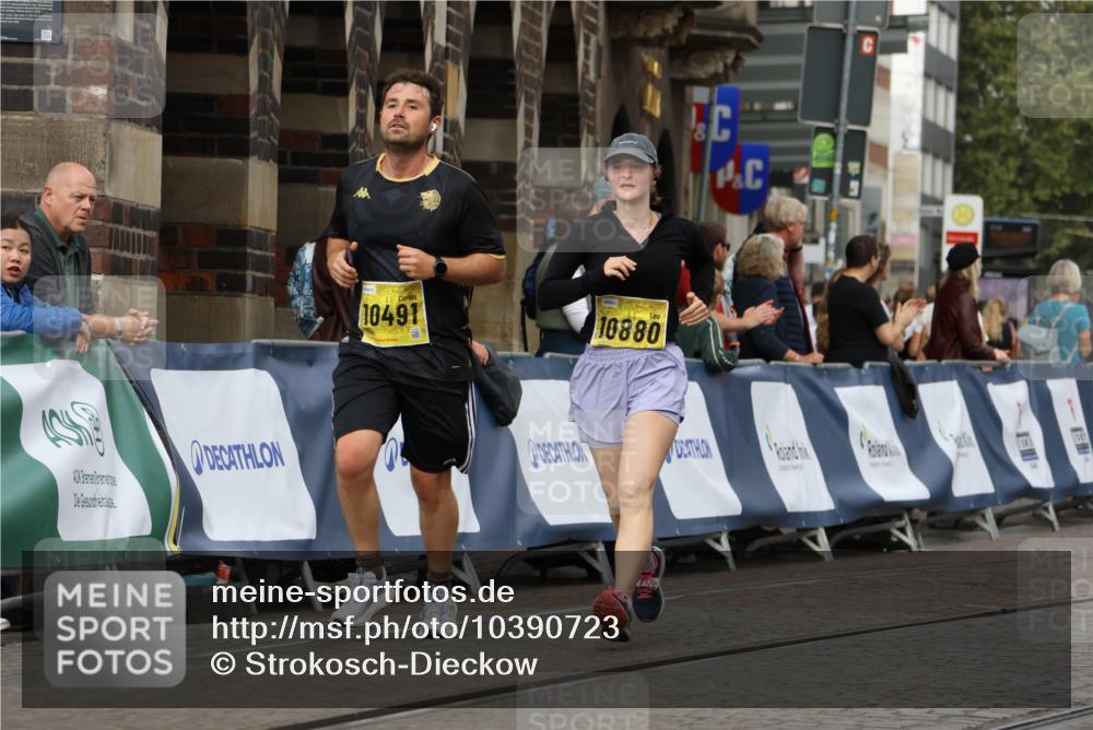 13.09.2026 - 21. swb-Marathon Bremen Strokosch-Dieckow http://msf.ph/oto/10390723 13.09.2026 11:14:06 Ziel 10330, 10766, 10889, 11078, 11084, 11999, 12010, 10395, 10396, 10402, 10586, 10784, 10854, 11233, 11535, 11703, 11864, 12100 meine-sportfotos.de