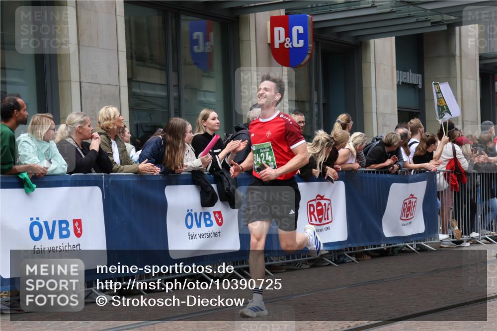 13.09.2026 - 21. swb-Marathon Bremen Strokosch-Dieckow http://msf.ph/oto/10390725 13.09.2026 13:04:02 Ziel 650, 744, 1860, 3284, 3424, 4110, 4239, 6815, 7871, 9813, 895, 1587, 2094, 2889, 3500, 4236, 8096, 9061, 9129, 9544, 9642 meine-sportfotos.de