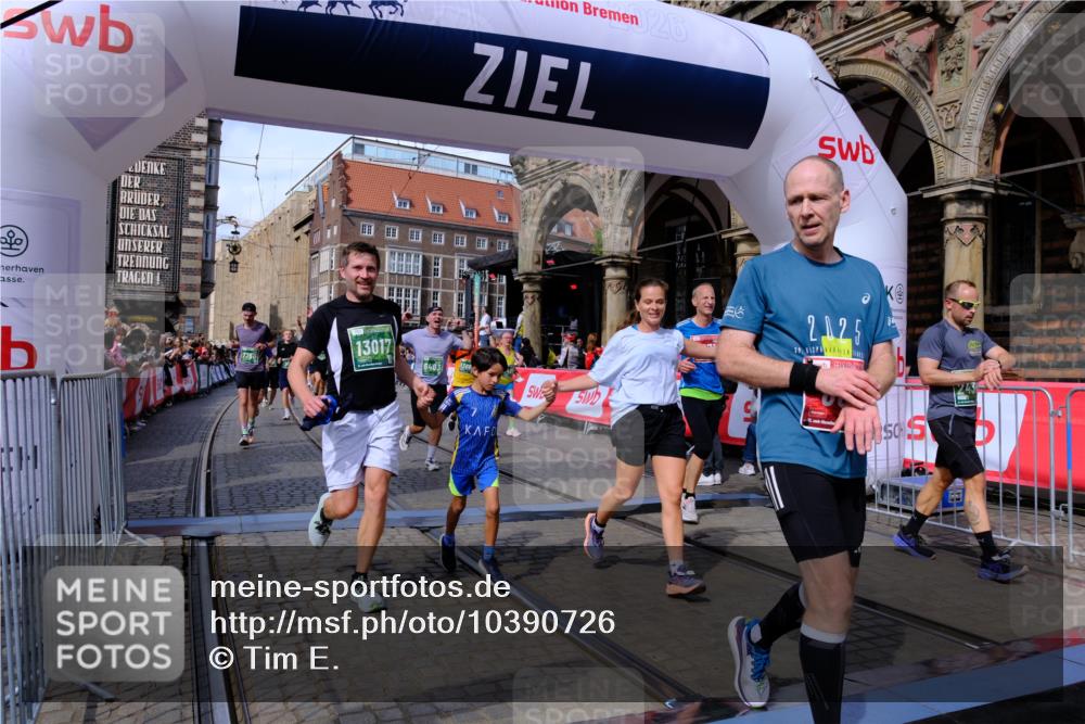 13.09.2026 - 21. swb-Marathon Bremen Tim E. http://msf.ph/oto/10390726 13.09.2026 13:35:22 Ziel 489, 536, 2366, 2413, 2430, 2492, 2755, 3063, 3217, 3768, 4487, 4985, 5125, 5647, 6085, 6391, 6403, 6627, 6655, 6750, 6756, 7123, 7405, 7657, 7750, 7998, 8328, 8515, 8623, 9017, 9216, 13017, 13018, 13051, 13060 meine-sportfotos.de