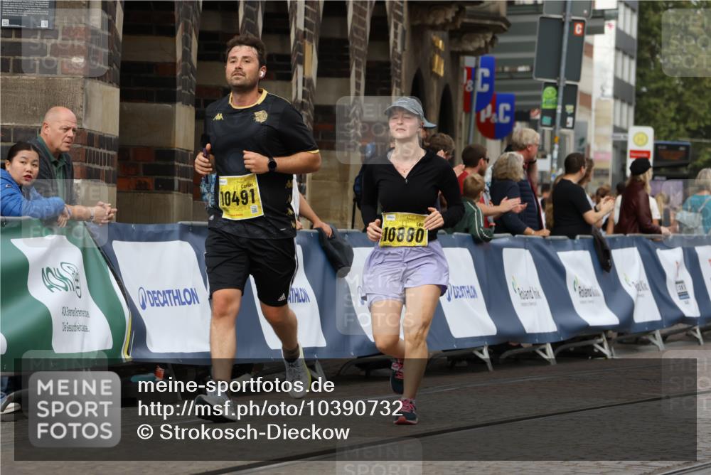 13.09.2026 - 21. swb-Marathon Bremen Strokosch-Dieckow http://msf.ph/oto/10390732 13.09.2026 11:14:06 Ziel 10330, 10766, 10889, 11078, 11084, 11999, 12010, 10395, 10396, 10402, 10586, 10784, 10854, 11233, 11535, 11703, 11864, 12100 meine-sportfotos.de