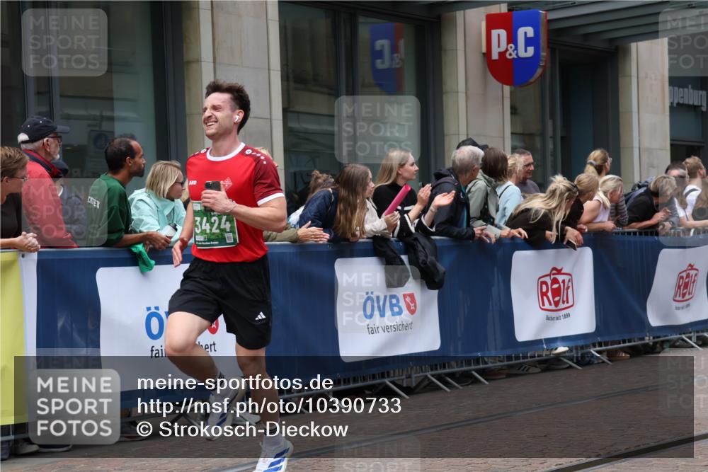 13.09.2026 - 21. swb-Marathon Bremen Strokosch-Dieckow http://msf.ph/oto/10390733 13.09.2026 13:04:02 Ziel 650, 744, 1860, 3284, 3424, 4110, 4239, 6815, 7871, 9813, 895, 1587, 2094, 2889, 3500, 4236, 8096, 9061, 9129, 9544, 9642 meine-sportfotos.de