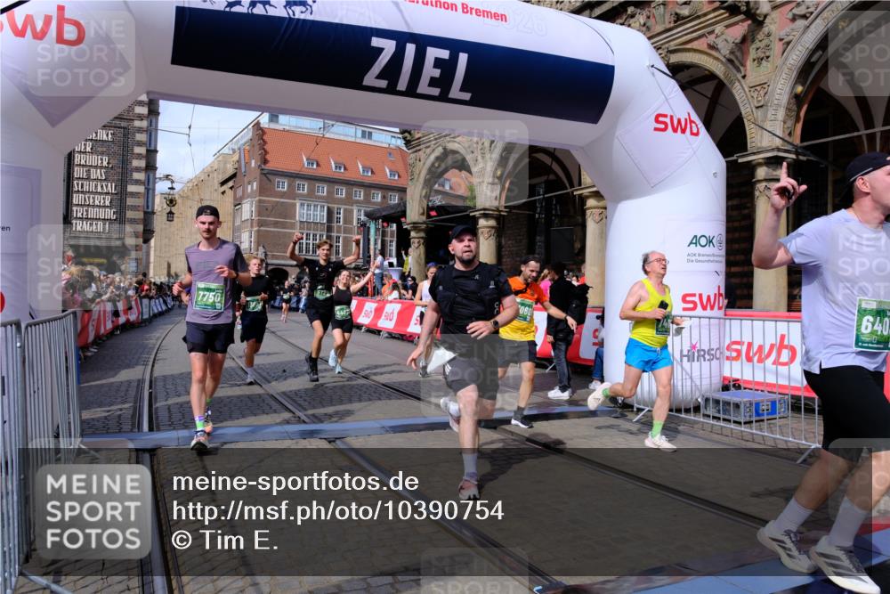 13.09.2026 - 21. swb-Marathon Bremen Tim E. http://msf.ph/oto/10390754 13.09.2026 13:35:24 Ziel 536, 2366, 2413, 2430, 2492, 3063, 3311, 3916, 4487, 4635, 4985, 5016, 5125, 5647, 6391, 6403, 6627, 6655, 6750, 6756, 7123, 7405, 7657, 7703, 7750, 7998, 8300, 8328, 8515, 8623, 9017, 9216, 9526, 9527, 13017, 13018, 13051, 13060 meine-sportfotos.de