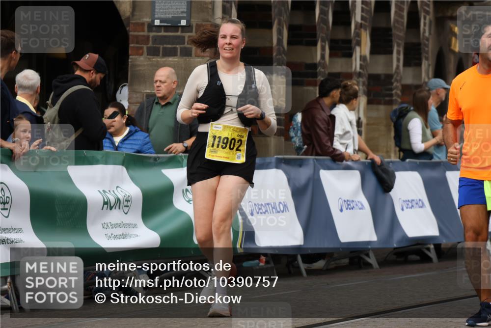 13.09.2026 - 21. swb-Marathon Bremen Strokosch-Dieckow http://msf.ph/oto/10390757 13.09.2026 11:14:11 Ziel 10330, 10491, 10766, 10799, 10880, 11078, 12010, 10303, 10395, 10396, 10402, 10586, 10784, 10854, 11041, 11140, 11173, 11363, 11703, 11864, 12100 meine-sportfotos.de