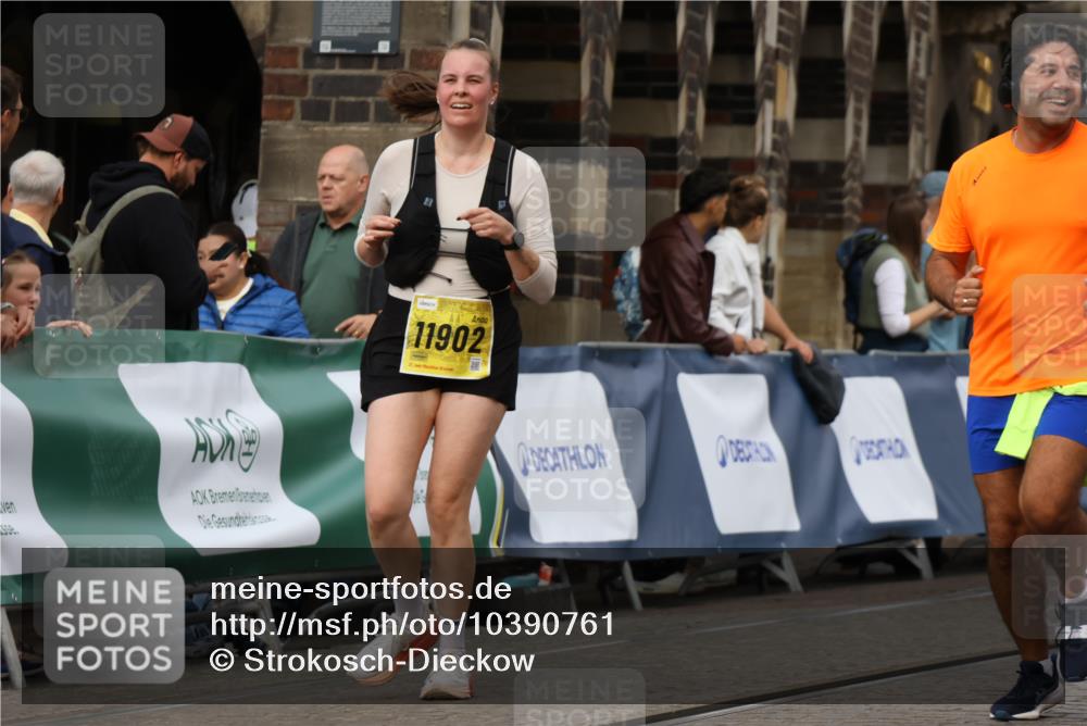 13.09.2026 - 21. swb-Marathon Bremen Strokosch-Dieckow http://msf.ph/oto/10390761 13.09.2026 11:14:11 Ziel 10330, 10491, 10766, 10799, 10880, 11078, 12010, 10303, 10395, 10396, 10402, 10586, 10784, 10854, 11041, 11140, 11173, 11363, 11703, 11864, 12100 meine-sportfotos.de