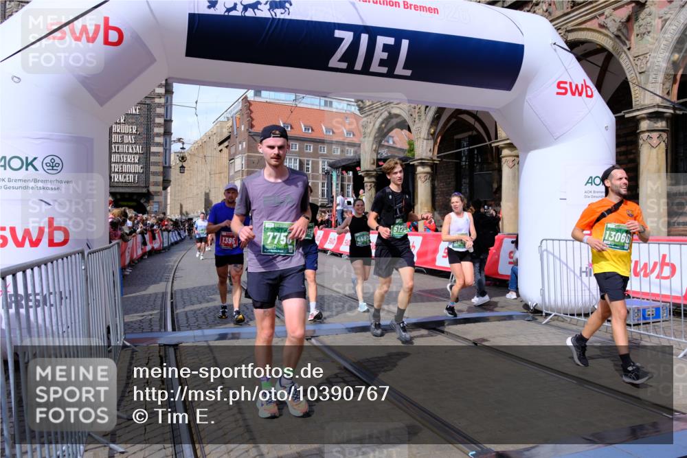 13.09.2026 - 21. swb-Marathon Bremen Tim E. http://msf.ph/oto/10390767 13.09.2026 13:35:25 Ziel 536, 2003, 2366, 2430, 2492, 3063, 3311, 3916, 4487, 4635, 4985, 5016, 5125, 5647, 6320, 6391, 6403, 6655, 6750, 7123, 7405, 7657, 7703, 7750, 7998, 8300, 8328, 8515, 9017, 9216, 9526, 9527, 13017, 13018, 13051, 13060 meine-sportfotos.de