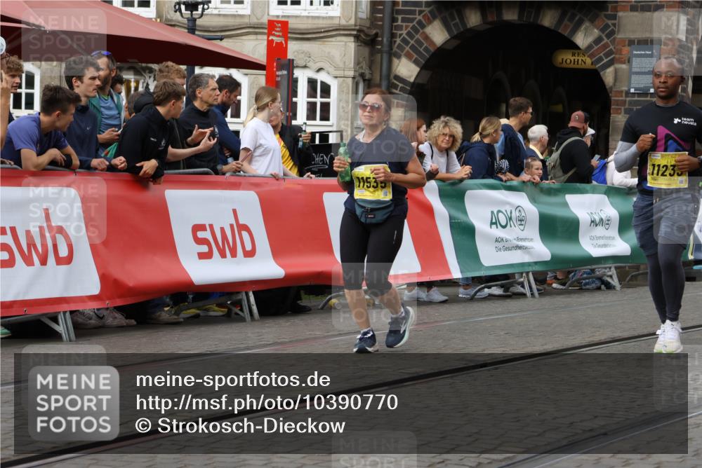 13.09.2026 - 21. swb-Marathon Bremen Strokosch-Dieckow http://msf.ph/oto/10390770 13.09.2026 11:14:20 Ziel 10491, 10799, 10880, 11027, 11902, 10303, 10722, 10784, 11041, 11140, 11173, 11363, 11703, 12100, 12112, 12431 meine-sportfotos.de