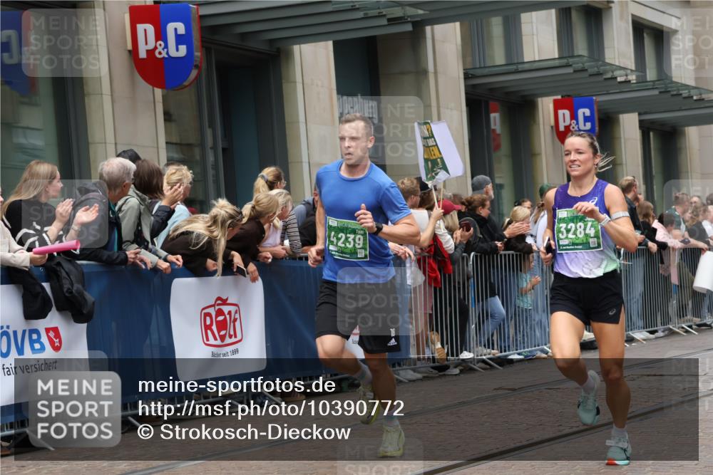 13.09.2026 - 21. swb-Marathon Bremen Strokosch-Dieckow http://msf.ph/oto/10390772 13.09.2026 13:04:08 Ziel 650, 744, 1223, 1224, 1860, 2207, 2956, 3284, 3424, 4110, 4239, 7871, 8936, 9813, 13034, 895, 2094, 2889, 3500, 4110, 4236, 6815, 8096, 9061, 9129, 9544, 9642 meine-sportfotos.de