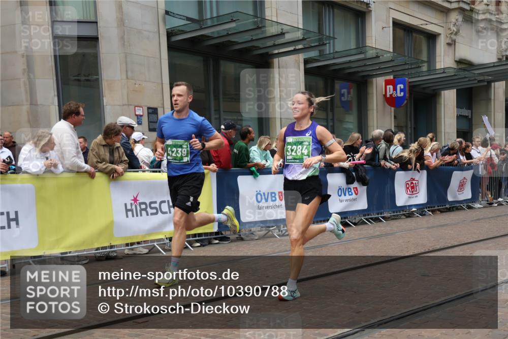 13.09.2026 - 21. swb-Marathon Bremen Strokosch-Dieckow http://msf.ph/oto/10390788 13.09.2026 13:04:09 Ziel 650, 744, 1223, 1224, 1860, 2207, 2956, 3284, 3424, 4239, 7871, 8936, 9813, 13034, 895, 2094, 2889, 3500, 4110, 4236, 6815, 8096, 9061, 9129, 9544, 9642, 9813 meine-sportfotos.de