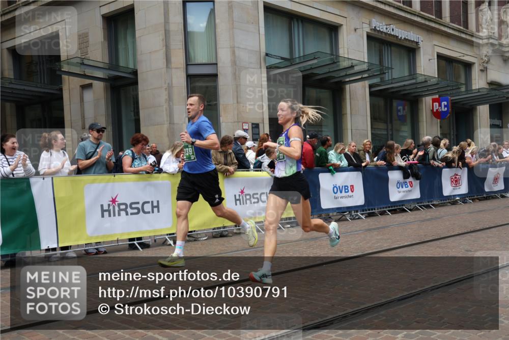 13.09.2026 - 21. swb-Marathon Bremen Strokosch-Dieckow http://msf.ph/oto/10390791 13.09.2026 13:04:09 Ziel 650, 744, 1223, 1224, 1860, 2207, 2956, 3284, 3424, 4239, 7871, 8936, 9813, 13034, 895, 2094, 2889, 3500, 4110, 4236, 6815, 8096, 9061, 9129, 9544, 9642, 9813 meine-sportfotos.de