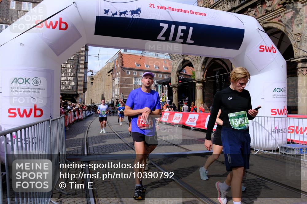 13.09.2026 - 21. swb-Marathon Bremen Tim E. http://msf.ph/oto/10390792 13.09.2026 13:35:27 Ziel 536, 2003, 2366, 2430, 2492, 2625, 3063, 3311, 3916, 4487, 4635, 4985, 5016, 5125, 5647, 6320, 6391, 6403, 6750, 7123, 7405, 7657, 7703, 7750, 7998, 8300, 8328, 9017, 9216, 9526, 9527, 13017, 13018, 13051, 13060 meine-sportfotos.de