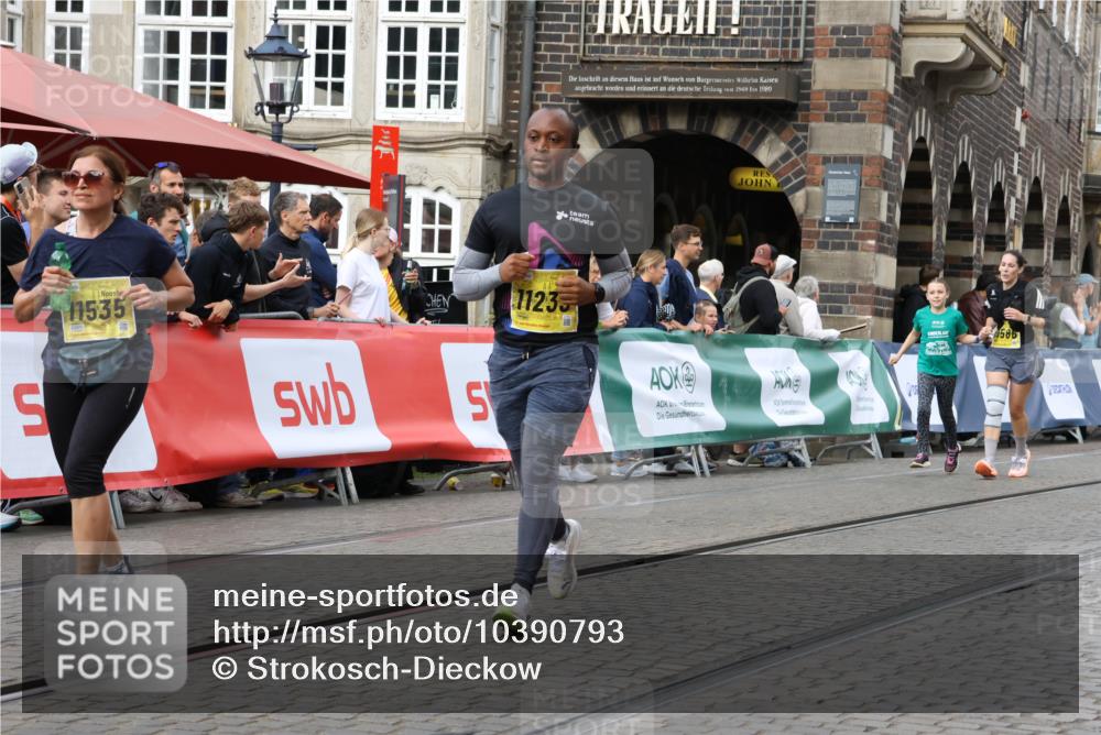 13.09.2026 - 21. swb-Marathon Bremen Strokosch-Dieckow http://msf.ph/oto/10390793 13.09.2026 11:14:22 Ziel 10491, 10799, 10880, 11027, 11233, 11535, 11902, 10303, 10722, 11041, 11140, 11173, 11363, 11408, 12112, 12431 meine-sportfotos.de
