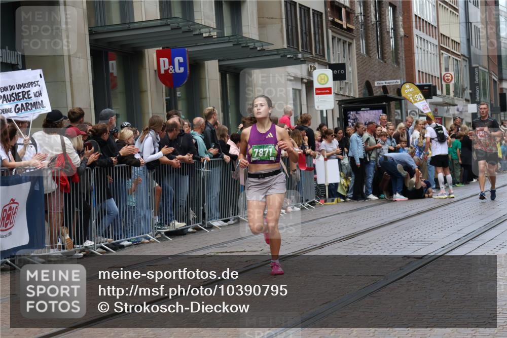 13.09.2026 - 21. swb-Marathon Bremen Strokosch-Dieckow http://msf.ph/oto/10390795 13.09.2026 13:04:11 Ziel 650, 744, 1223, 1224, 1860, 2207, 2956, 3284, 4239, 7871, 8701, 8936, 9070, 13034, 895, 2094, 2889, 3424, 3500, 4110, 4236, 6815, 9061, 9129, 9544, 9642, 9813 meine-sportfotos.de