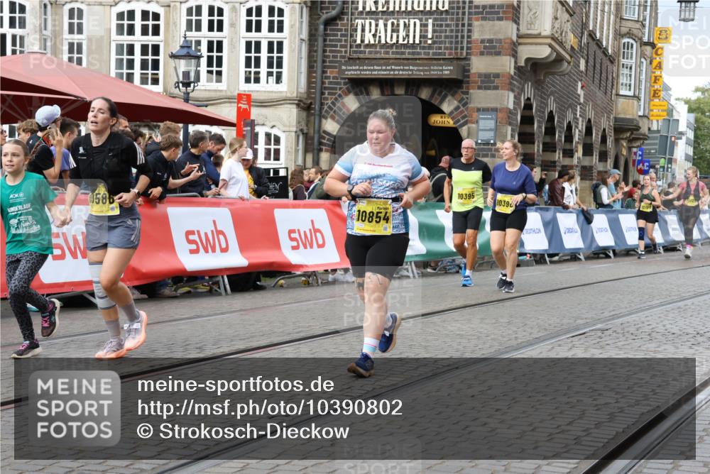 13.09.2026 - 21. swb-Marathon Bremen Strokosch-Dieckow http://msf.ph/oto/10390802 13.09.2026 11:14:27 Ziel 10402, 10491, 10799, 10854, 10880, 11027, 11233, 11535, 11864, 11902, 10519, 10705, 10722, 11186, 11408, 12112 meine-sportfotos.de