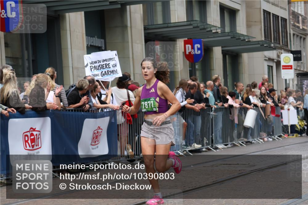13.09.2026 - 21. swb-Marathon Bremen Strokosch-Dieckow http://msf.ph/oto/10390803 13.09.2026 13:04:12 Ziel 650, 744, 1223, 1224, 1860, 2207, 2956, 3284, 4239, 5283, 7871, 8701, 8936, 9070, 13034, 895, 2094, 2889, 3424, 3500, 4110, 4236, 6815, 9061, 9129, 9544, 9642, 9813 meine-sportfotos.de
