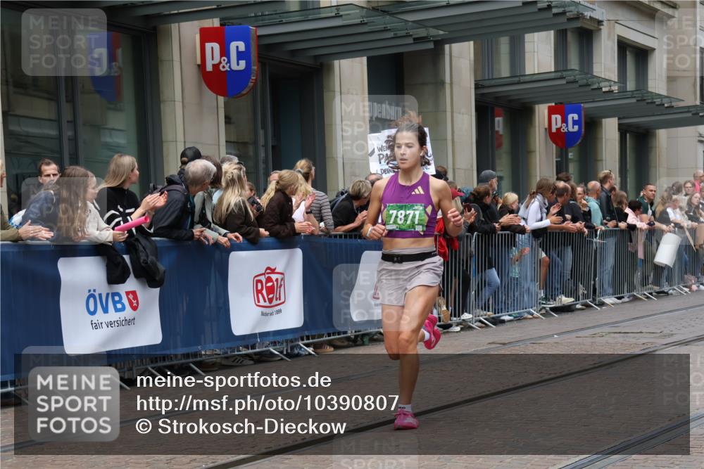 13.09.2026 - 21. swb-Marathon Bremen Strokosch-Dieckow http://msf.ph/oto/10390807 13.09.2026 13:04:12 Ziel 650, 744, 1223, 1224, 1860, 2207, 2956, 3284, 4239, 5283, 7871, 8701, 8936, 9070, 13034, 895, 2094, 2889, 3424, 3500, 4110, 4236, 6815, 9061, 9129, 9544, 9642, 9813 meine-sportfotos.de