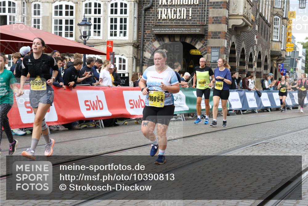 13.09.2026 - 21. swb-Marathon Bremen Strokosch-Dieckow http://msf.ph/oto/10390813 13.09.2026 11:14:27 Ziel 10402, 10491, 10799, 10854, 10880, 11027, 11233, 11535, 11864, 11902, 10519, 10705, 10722, 11186, 11408, 12112 meine-sportfotos.de