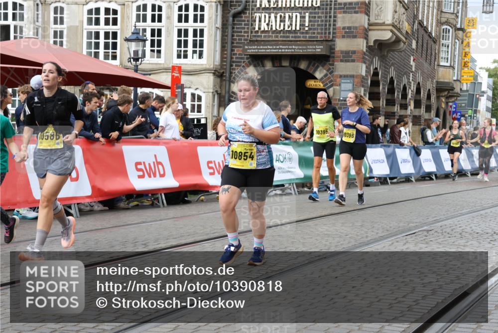 13.09.2026 - 21. swb-Marathon Bremen Strokosch-Dieckow http://msf.ph/oto/10390818 13.09.2026 11:14:27 Ziel 10402, 10491, 10799, 10854, 10880, 11027, 11233, 11535, 11864, 11902, 10519, 10705, 10722, 11186, 11408, 12112 meine-sportfotos.de