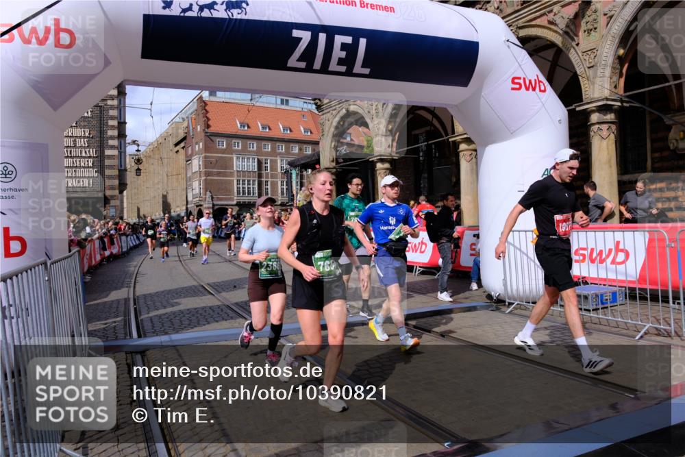 13.09.2026 - 21. swb-Marathon Bremen Tim E. http://msf.ph/oto/10390821 13.09.2026 13:35:32 Ziel 536, 1150, 2003, 2366, 2492, 2625, 2866, 3063, 3311, 3916, 4062, 4487, 4635, 4985, 5016, 5125, 5647, 6315, 6320, 6391, 6750, 6837, 7305, 7377, 7657, 7703, 7998, 8300, 8328, 8401, 8530, 8773, 8915, 9017, 9216, 9526, 9527, 13051 meine-sportfotos.de