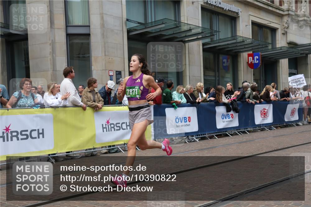 13.09.2026 - 21. swb-Marathon Bremen Strokosch-Dieckow http://msf.ph/oto/10390822 13.09.2026 13:04:13 Ziel 650, 744, 1223, 1224, 1860, 2207, 2956, 3284, 4239, 5283, 7871, 8701, 8936, 9070, 13034, 895, 2094, 2889, 3424, 3500, 4110, 4236, 6815, 9061, 9129, 9544, 9642, 9813 meine-sportfotos.de