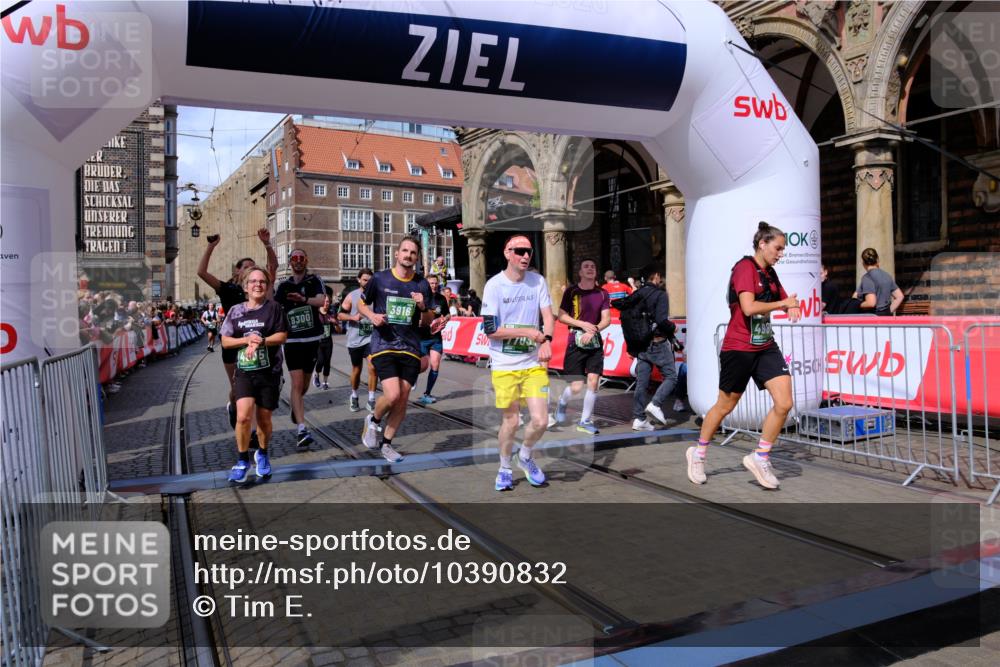 13.09.2026 - 21. swb-Marathon Bremen Tim E. http://msf.ph/oto/10390832 13.09.2026 13:35:36 Ziel 536, 1150, 2003, 2041, 2090, 2366, 2492, 2625, 2866, 3063, 3311, 3621, 3916, 4062, 4635, 4985, 5016, 6315, 6320, 6418, 6750, 6837, 7285, 7305, 7377, 7657, 7703, 7998, 8300, 8328, 8401, 8530, 8773, 8915, 9017, 9216, 9526, 9527 meine-sportfotos.de