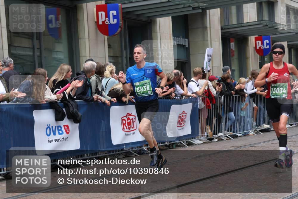 13.09.2026 - 21. swb-Marathon Bremen Strokosch-Dieckow http://msf.ph/oto/10390846 13.09.2026 13:04:18 Ziel 744, 1223, 1224, 1712, 1860, 2207, 2956, 5283, 7871, 8701, 8936, 9070, 13034, 650, 895, 2094, 3284, 3424, 4110, 4236, 4239, 6815, 9061, 9129, 9544, 9813 meine-sportfotos.de